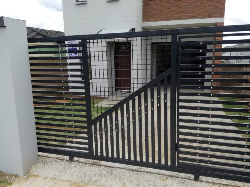 Beautiful metal gates at reasonable prices...contact me today on 0815055758