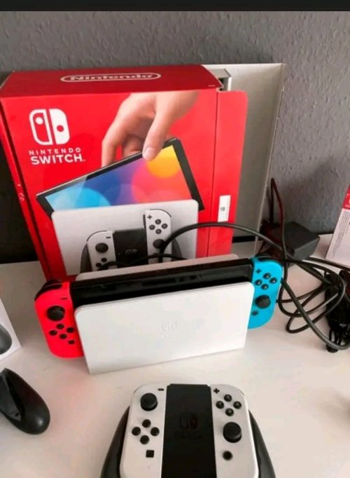 Ich verkaufe meinen Nintendo Switch mit all diesen Zubehörteilen. Kontaktieren