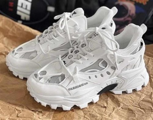 Ses articles ce trouve chez airness boutique au Mali 5ème