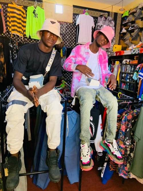 Ses articles ce trouve chez airness boutique au Mali 5ème