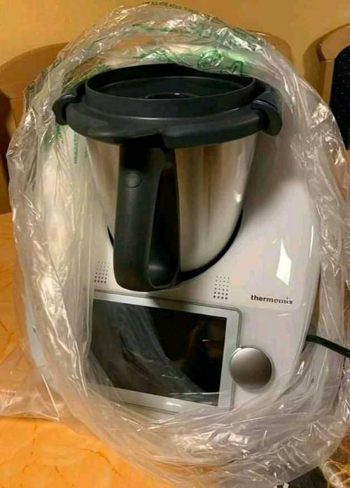 Ich verkaufe einen nagelneuen Thermomix TM6 mit all diesen aktuellen