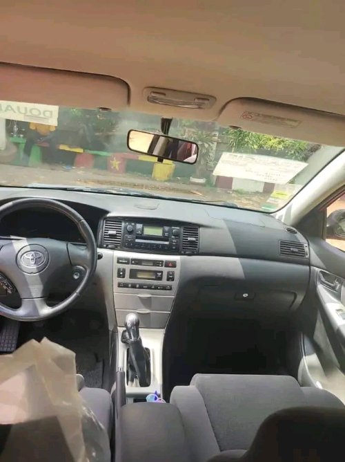 Voici un chocho La voiture es hyper propre propre Climatise