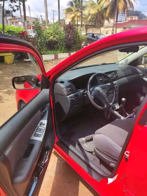 Voici un chocho La voiture es hyper propre propre Climatise