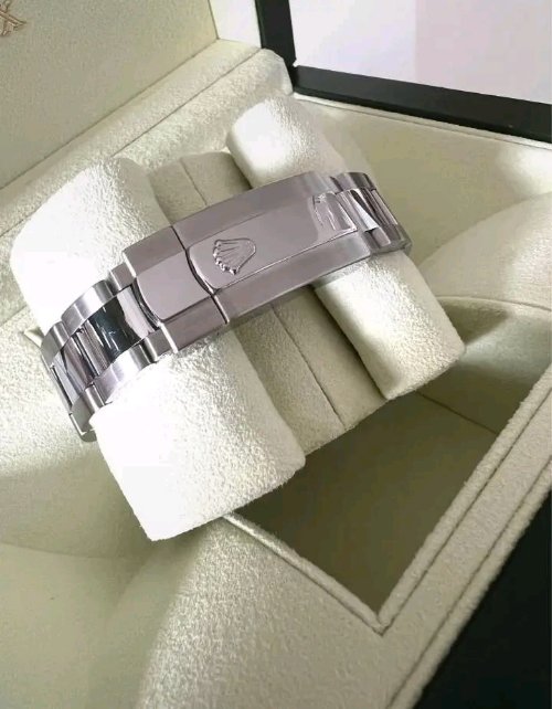 Montre Rolex très Bon Etat à vendre sentengcecillie@gmail.com