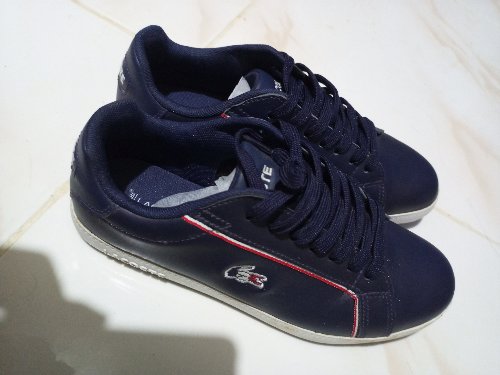 Lacoste graduate 119 Message if interested Size: US 6