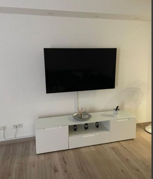 Hallo, ich verkaufe meinen Samsung 55 Fernseher ohne Probleme oder