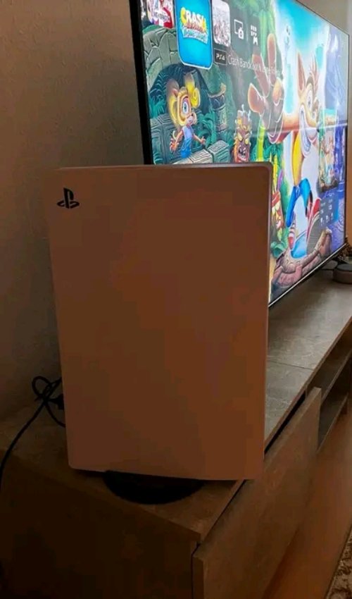Ich verkaufe dieses schöne PS5-Los Eine PS5 mit Festplatte, 2