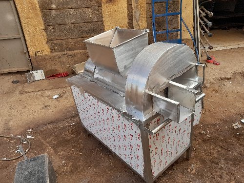 We are fabricating stainless Steel made vegetables slicer just call