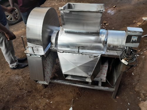 We are fabricating stainless Steel made vegetables slicer just call