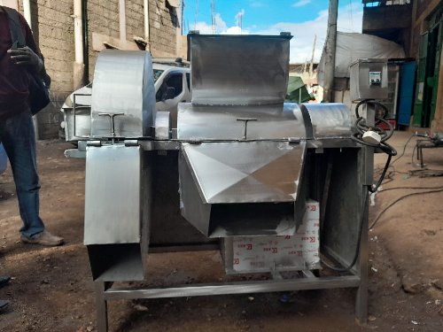 We are fabricating stainless Steel made vegetables slicer just call