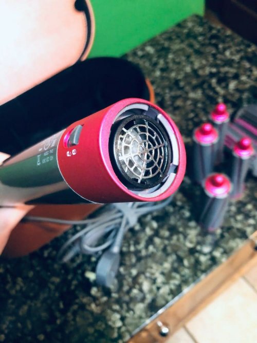 Hallo, ich verkaufe ein neues Original Dyson Airwrap komplett nie