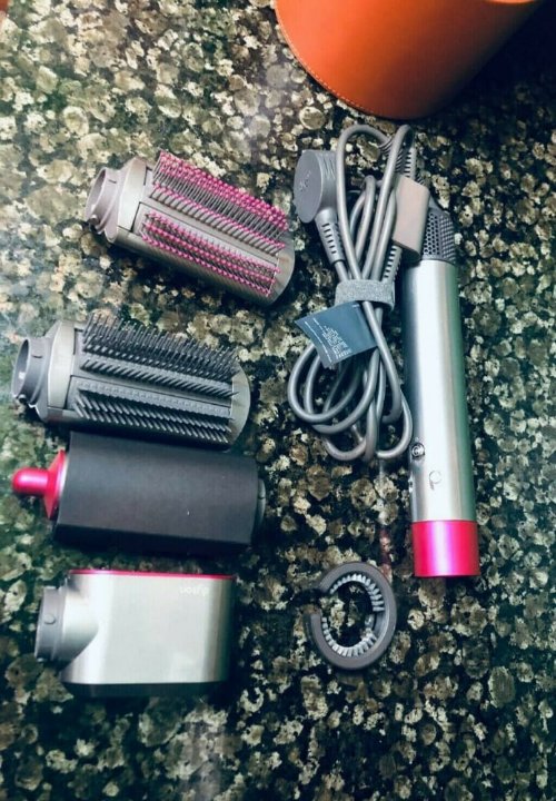 Hallo, ich verkaufe ein neues Original Dyson Airwrap komplett nie