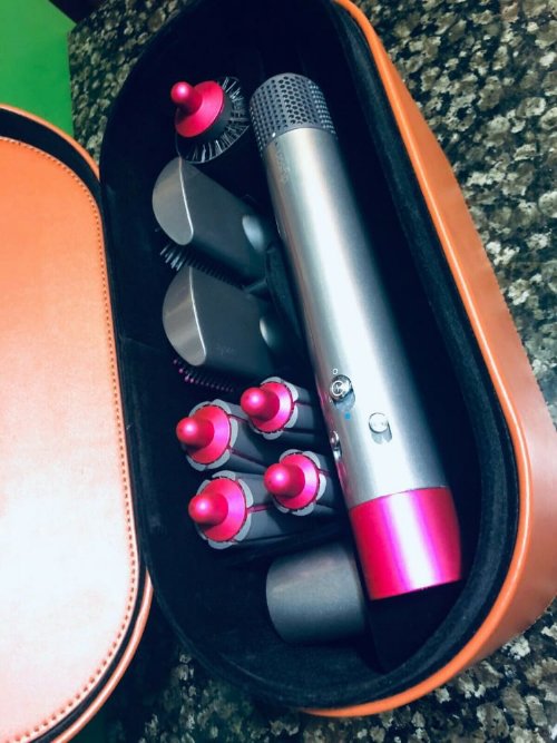 Hallo, ich verkaufe ein neues Original Dyson Airwrap komplett nie