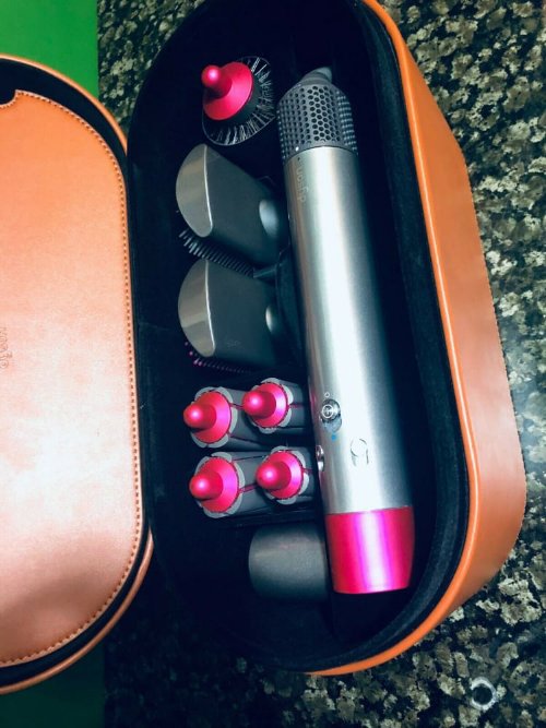Hallo, ich verkaufe ein neues Original Dyson Airwrap komplett nie