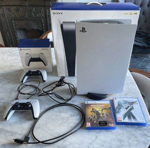 Hallo, ich verkaufe meine PlayStation 5 Disc-Version mit zwei Hüllen