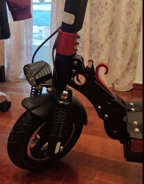 Disponible veuillez me contacter sûr WhatsApp si vous êtes intéressé