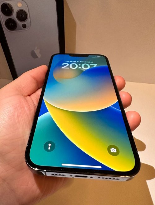 Hallo, durch eine Neuanschaffung verkaufe ich mein Apple iPhone 13