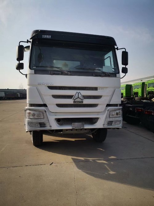 http://Www.howoexport.com Howo 8*4 (12 roues) Prix : 64300 USD avec