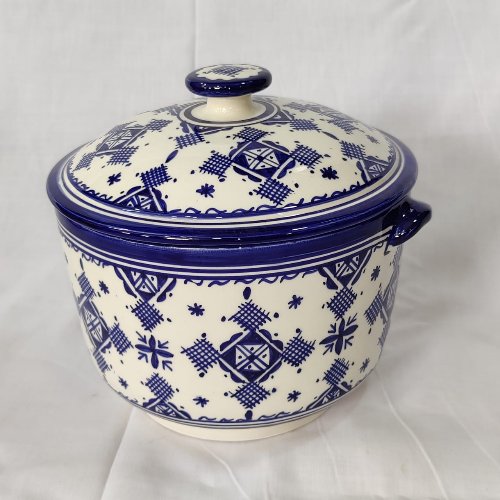 Soup Pot with 6 Small Sized Plates and Bowls Free