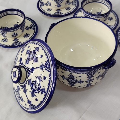 Soup Pot with 6 Small Sized Plates and Bowls Free