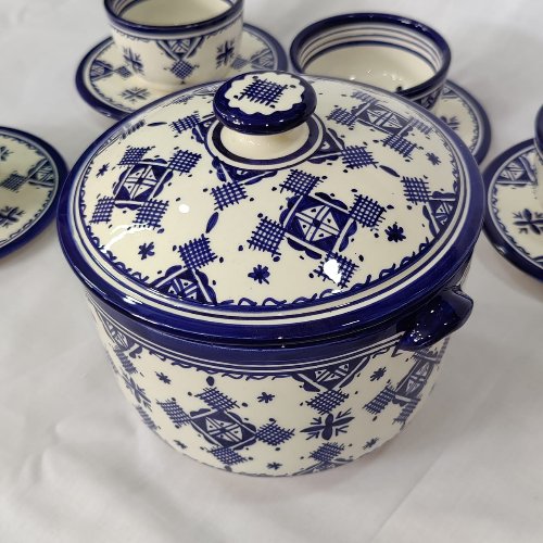 Soup Pot with 6 Small Sized Plates and Bowls Free