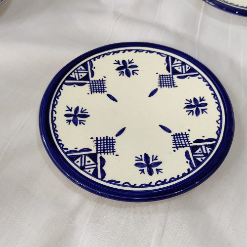 Soup Pot with 6 Small Sized Plates and Bowls Free