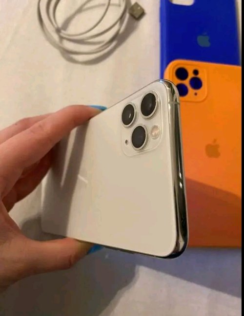 Bonjour je vends mon iphone 13 pro max tt neuves