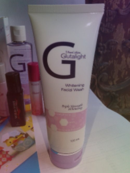 Glutalight Facial Wash at: https://200shoppings.page - AHA, BOTANICAL EXTRACTS, GLUTATHIONE