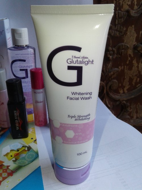 Glutalight Facial Wash at: https://200shoppings.page - AHA, BOTANICAL EXTRACTS, GLUTATHIONE