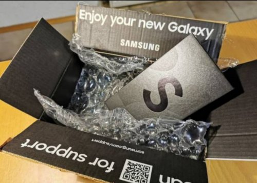 Ich habe mein nagelneues Handy noch versiegelt Samsung Galaxy S22