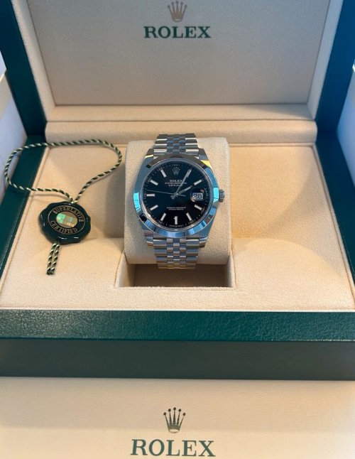 Rolex Datejust 41 neuve intéressé contactez moi sur WhatsApp +49