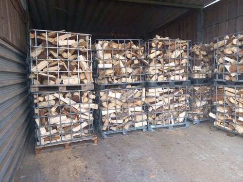 WhatsApp +4915510380903 Hallo wir verkaufen unsere Kubikmeter erstklassiges Brennholz 100%