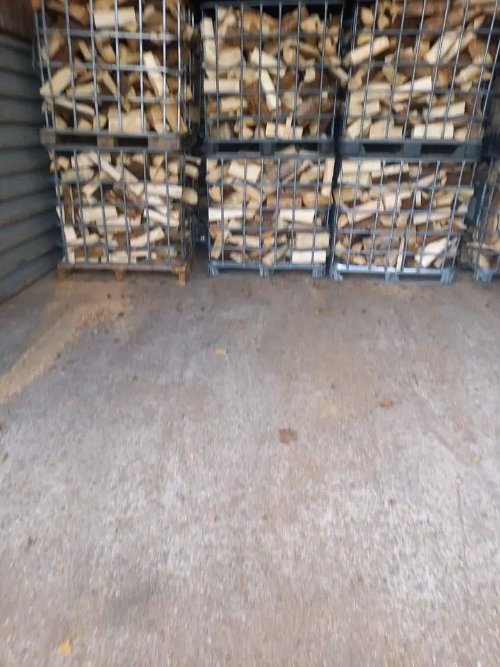 WhatsApp +4915510380903 Hallo wir verkaufen unsere Kubikmeter erstklassiges Brennholz 100%