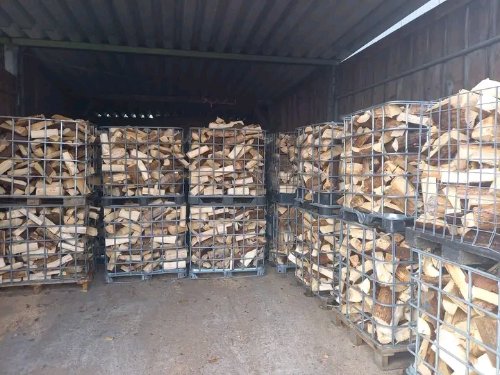 WhatsApp +4915510380903 Hallo wir verkaufen unsere Kubikmeter erstklassiges Brennholz 100%