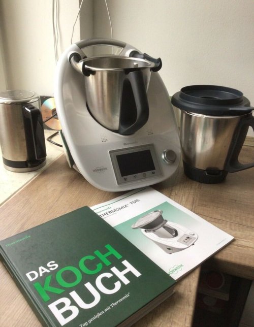 Thermomix TM5 avec 2 pots et accessoires complets intéressé contactez