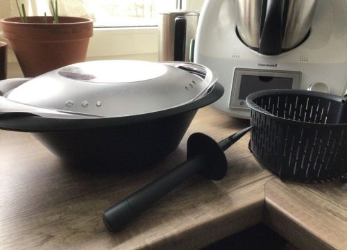 Thermomix TM5 avec 2 pots et accessoires complets intéressé contactez