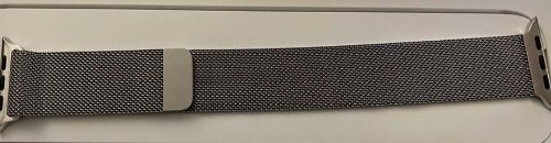Apple Watch Series 7 45 mm avec bracelet intéressé contactez