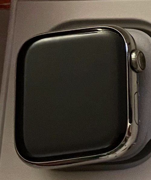 Apple Watch Series 7 45 mm avec bracelet intéressé contactez