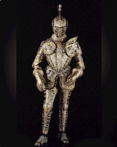 Armure de parade médiévale d'Alessandro Farnese réplique de costume d'armure