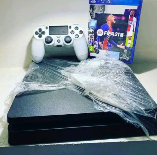 PS4 Slim 500go Neuf 10/10 Craquer avec 15 jeux Fifa23