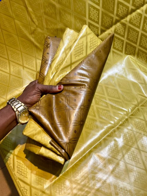 Bazin Golden Disponible chez Momo Choco Passe vos commandes Au