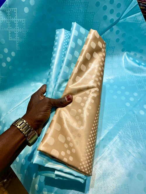 Bazin Golden Disponible chez Momo Choco Passe vos commandes Au