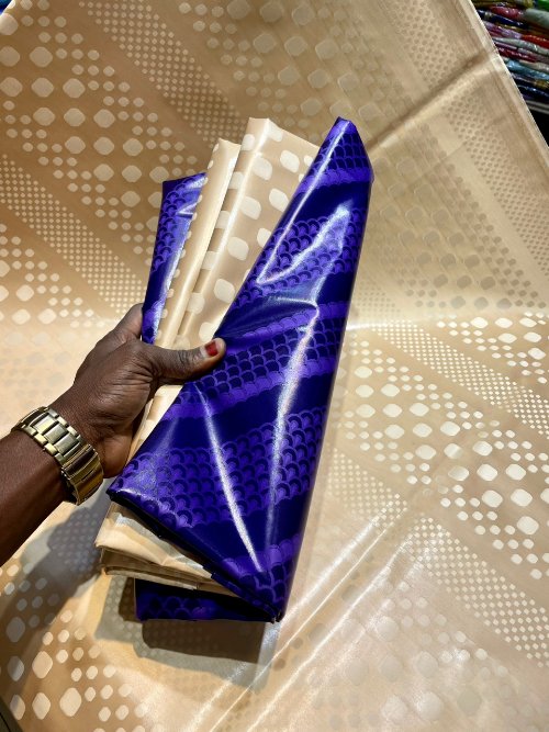 Bazin Golden Disponible chez Momo Choco Passe vos commandes Au