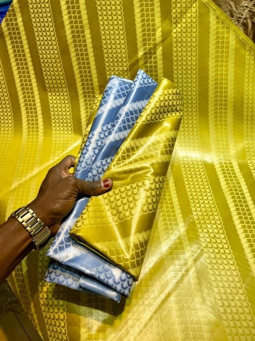 Bazin Golden Disponible chez Momo Choco Passe vos commandes Au