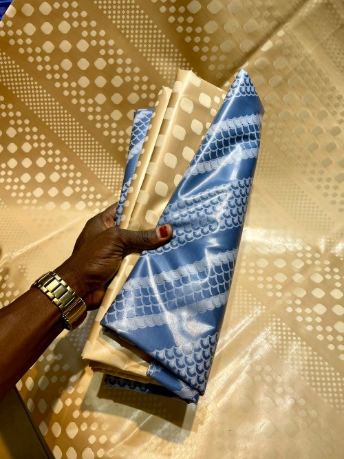 Bazin Golden Disponible chez Momo Choco Passe vos commandes Au