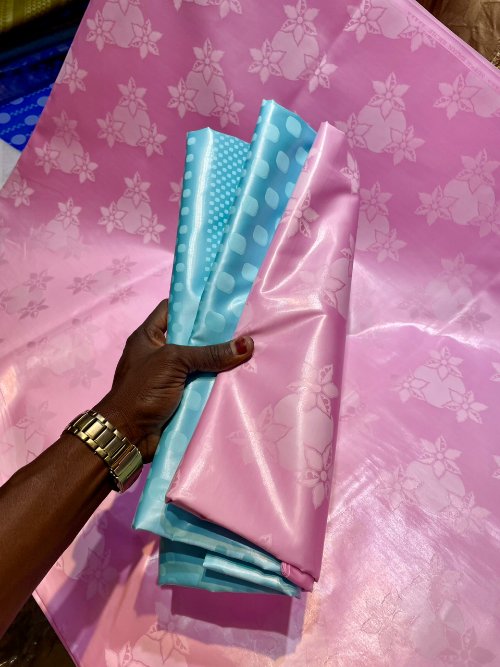 Bazin Golden Disponible chez Momo Choco Passe vos commandes Au