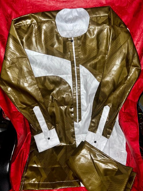 Bazin Golden Disponible chez Momo Choco Passe vos commandes Au