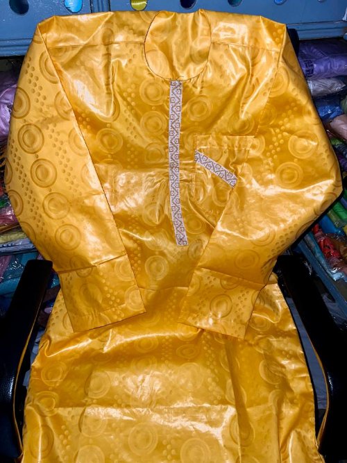 Bazin Golden Disponible chez Momo Choco Passe vos commandes Au