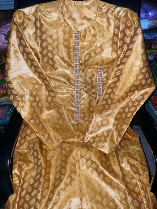Bazin Golden Disponible chez Momo Choco Passe vos commandes Au