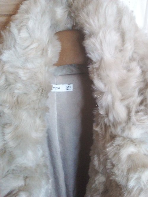 MANTEAU Femme ( MNG suit) PRODUIT D’OCCASION, en bon etat,